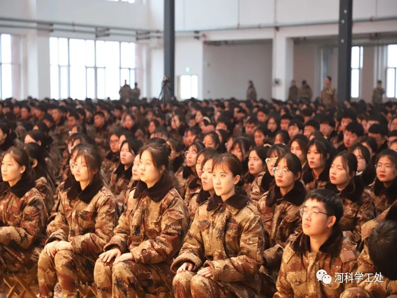 97国际隆重召开2021年感恩教育成果表彰大会